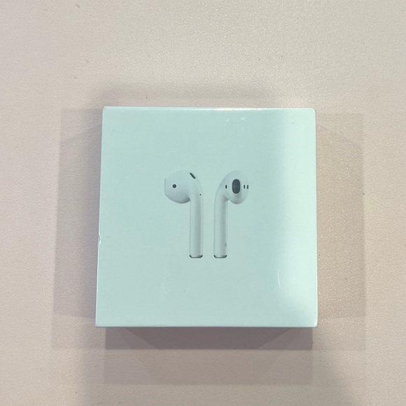 NWT White Apple AirPods 2nd Generation - Picture 1 of 4